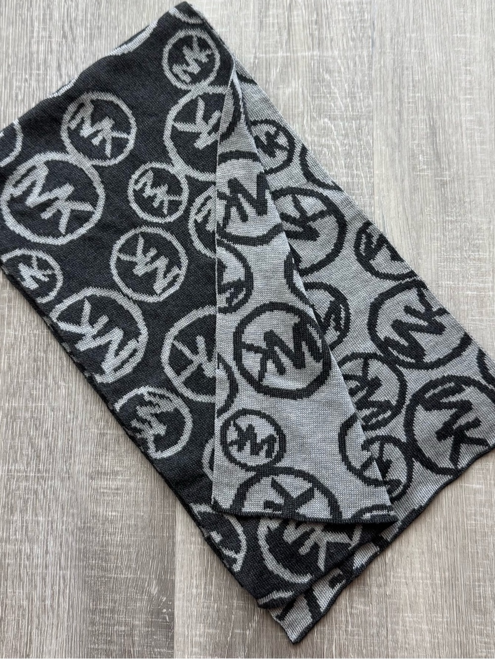 MICHAEL Michael Kors Gray & Black Logo Knit Scarf